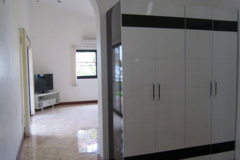 Casa de 5 dormitorios en Pattaya, Tailandia № 20286 - foto 15