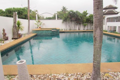 Casa de 4 dormitorios en Pattaya, Tailandia № 21473 - foto 3