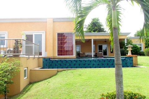 Casa de 4 dormitorios en Pattaya, Tailandia № 20738 - foto 27