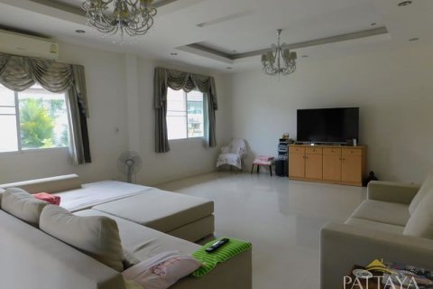 Casa de 4 dormitorios en Pattaya, Tailandia № 21236 - foto 12