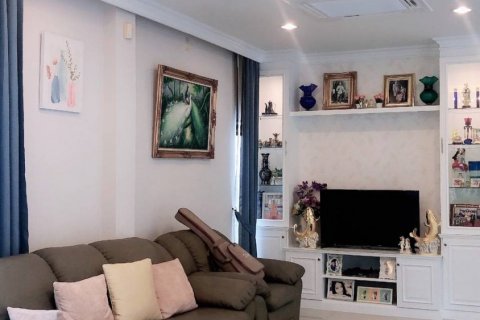 Casa de 4 dormitorios en Pattaya, Tailandia № 22252 - foto 7