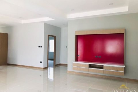Casa de 4 dormitorios en Pattaya, Tailandia № 21436 - foto 6