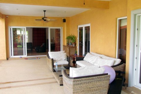 Casa de 4 dormitorios en Pattaya, Tailandia № 20738 - foto 30