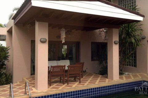 Casa de 4 dormitorios en Pattaya, Tailandia № 24381