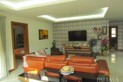 Casa de 4 dormitorios en Pattaya, Tailandia № 21274 - foto 12