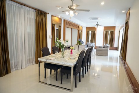Casa de 5 dormitorios en Pattaya, Tailandia № 24359 - foto 11