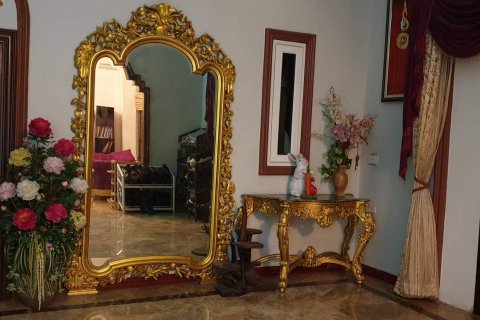 Casa de 9 dormitorios en Pattaya, Tailandia № 22284 - foto 4