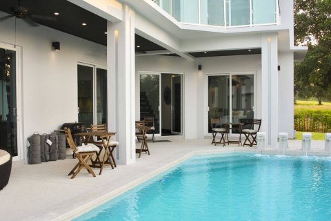 Casa de 4 dormitorios en Pattaya, Tailandia № 22156 - foto 17