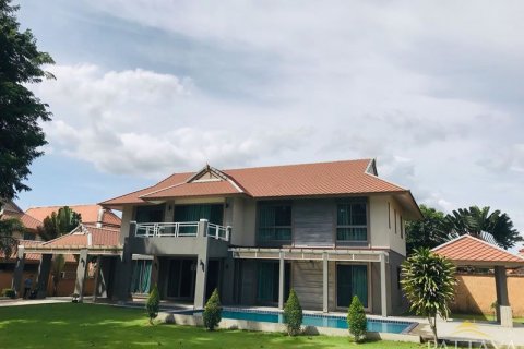 Casa de 5 dormitorios en Pattaya, Tailandia № 21653 - foto 2