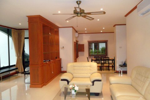 Casa de 3 dormitorios en Pattaya, Tailandia № 23006 - foto 25