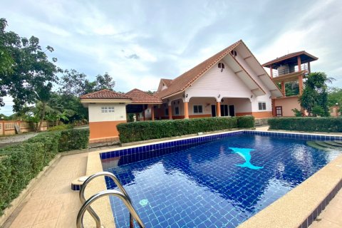 Casa de 4 dormitorios en Pattaya, Tailandia № 22374 - foto 30