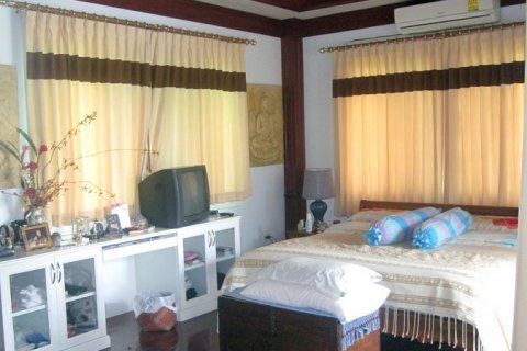 Casa de 4 dormitorios en Pattaya, Tailandia № 22891 - foto 14