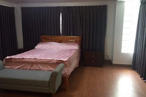 Casa de 5 dormitorios en Pattaya, Tailandia № 22186 - foto 10