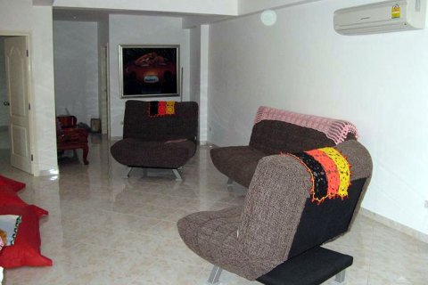Casa de 5 dormitorios en Pattaya, Tailandia № 23095 - foto 25