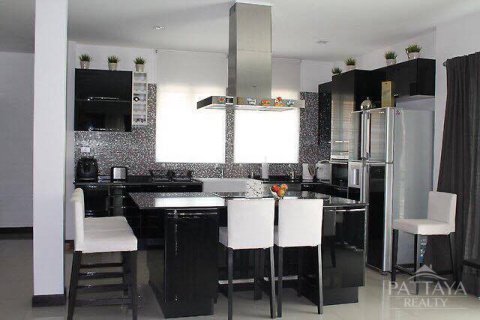 Casa de 4 dormitorios en Pattaya, Tailandia № 20796 - foto 5
