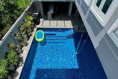 Casa de 4 dormitorios en Pattaya, Tailandia № 22081 - foto 6