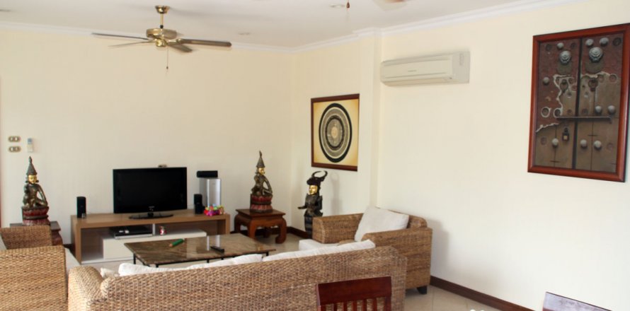 Casa de 3 dormitorios en Jomtien Beach, Pattaya, Tailandia № 23539