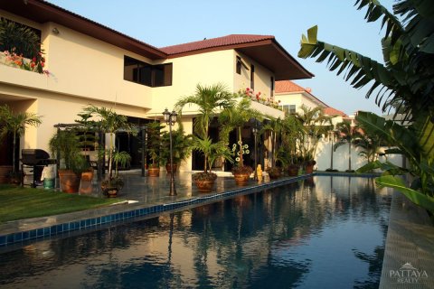 Casa de 4 dormitorios en Pattaya, Tailandia № 24169 - foto 2