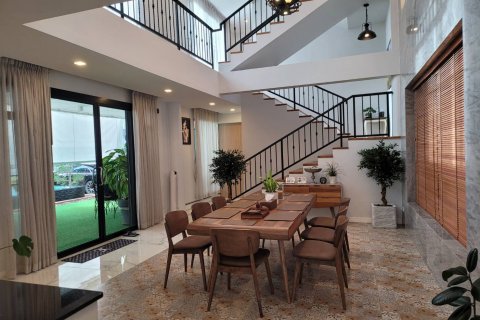 Casa de 5 dormitorios en Pattaya, Tailandia № 22389 - foto 10