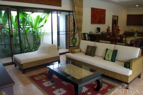 Casa de 4 dormitorios en Jomtien Beach, Pattaya, Tailandia № 19701 - foto 23