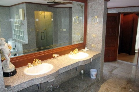 Condominio de 4 dormitorios en Pattaya, Tailandia № 23320 - foto 28