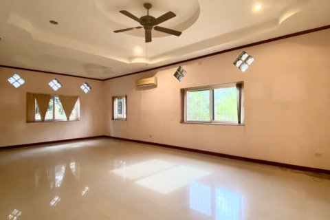 Casa de 4 dormitorios en Pattaya, Tailandia № 22374 - foto 10