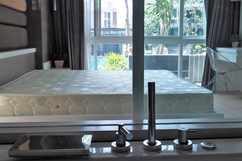 Sobre plano Apus en Pattaya, Tailandia № 27453 - foto 7