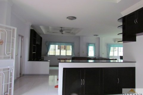 Casa de 4 dormitorios en Pattaya, Tailandia № 20878 - foto 12