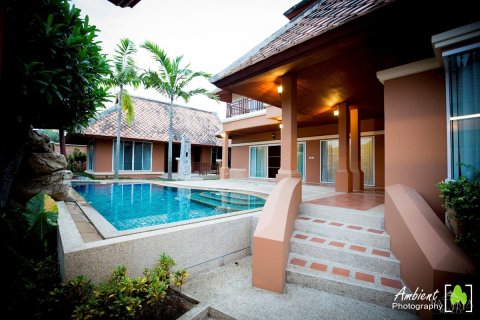 Casa de 5 dormitorios en Pattaya, Tailandia № 24343 - foto 2