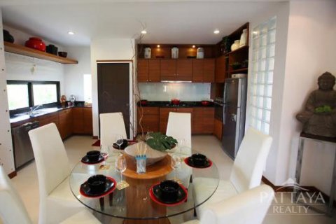 Casa de 5 dormitorios en Pattaya, Tailandia № 23997 - foto 2