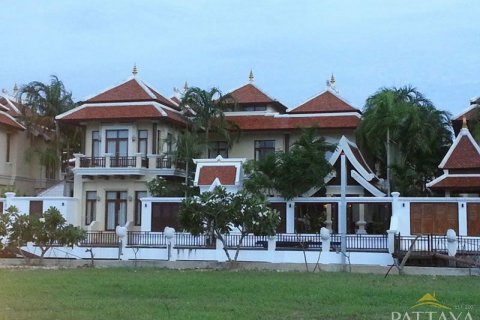 Casa de 4 dormitorios en Pattaya, Tailandia № 21419
