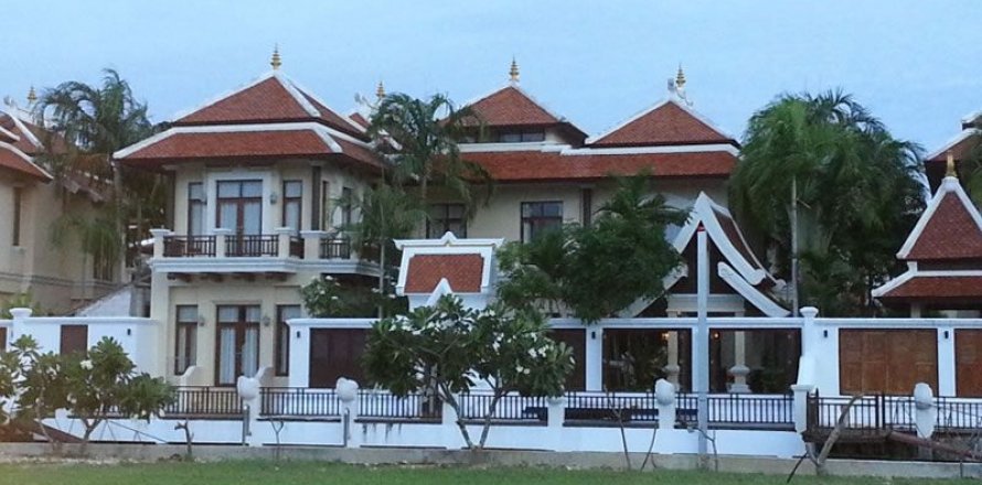 Casa de 4 dormitorios en Pattaya, Tailandia № 21419