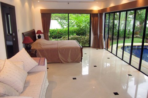 Casa de 4 dormitorios en Jomtien Beach, Pattaya, Tailandia № 23017 - foto 14