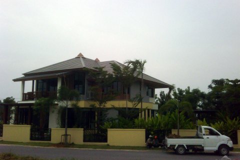 Casa de 4 dormitorios en Pattaya, Tailandia № 23581