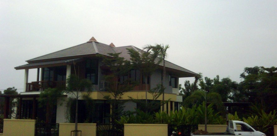 Casa de 4 dormitorios en Pattaya, Tailandia № 23581