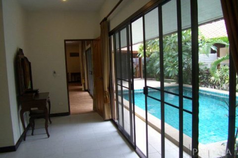 Casa de 4 dormitorios en Jomtien Beach, Pattaya, Tailandia № 19701 - foto 15