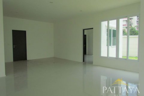 Casa de 4 dormitorios en Pattaya, Tailandia № 21101 - foto 9