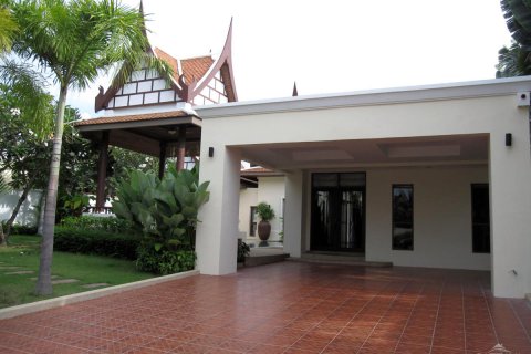 Casa de 3 dormitorios en Pattaya, Tailandia № 22754