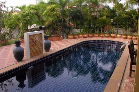 Casa de 4 dormitorios en Pattaya, Tailandia № 24381 - foto 19