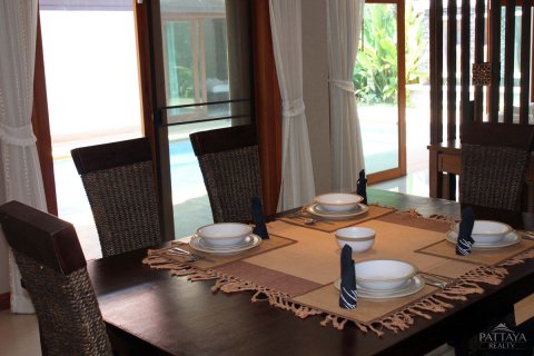 Casa de 5 dormitorios en Pattaya, Tailandia № 23426