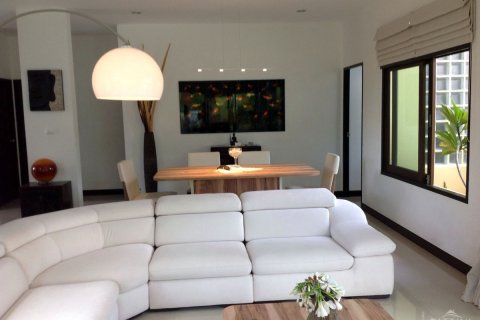 Casa de 3 dormitorios en Pattaya, Tailandia № 24393