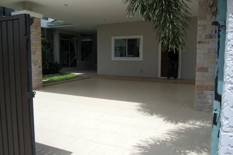 Casa de 3 dormitorios en Pattaya, Tailandia № 23256 - foto 4