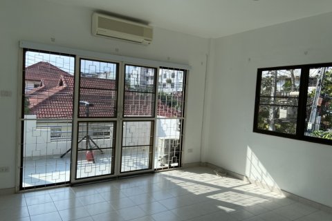 Casa de 3 dormitorios en Jomtien Beach, Pattaya, Tailandia № 21938 - foto 9