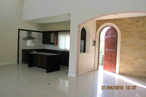 Casa de 3 dormitorios en Pattaya, Tailandia № 22889 - foto 14