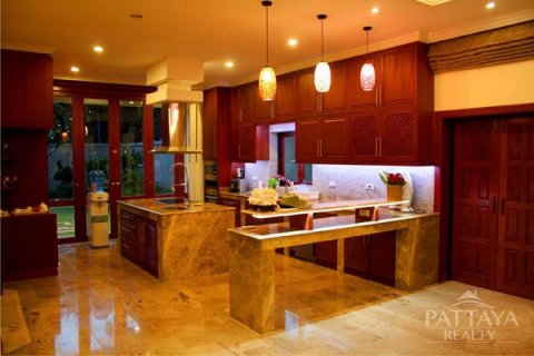 Casa de 5 dormitorios en Pattaya, Tailandia № 23657 - foto 3