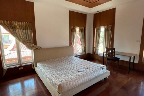 Casa de 5 dormitorios en Pattaya, Tailandia № 22413 - foto 14