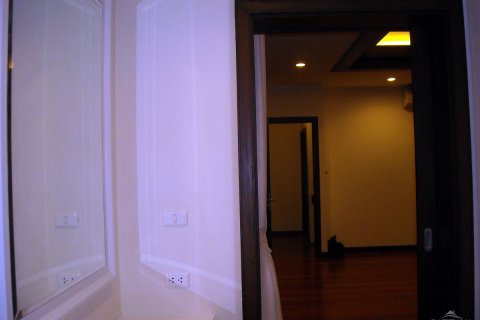 Casa de 4 dormitorios en Pattaya, Tailandia № 23581 - foto 9