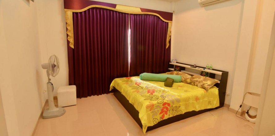 Casa de 3 dormitorios en Pattaya, Tailandia № 22100