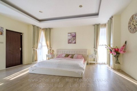 Casa de 4 dormitorios en Pattaya, Tailandia № 22216 - foto 9