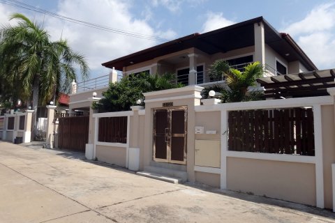 Casa de 3 dormitorios en Pattaya, Tailandia № 23324 - foto 2